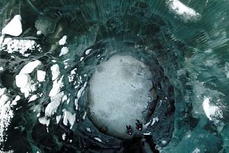 pribehy-dji-ledova-jeskyne-z-dronu.jpg
