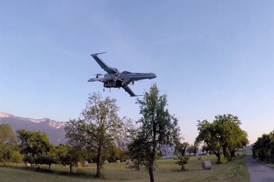 x-wing-dron-ve-vzduchu.jpg