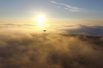 dron-slunce-mlha.jpg