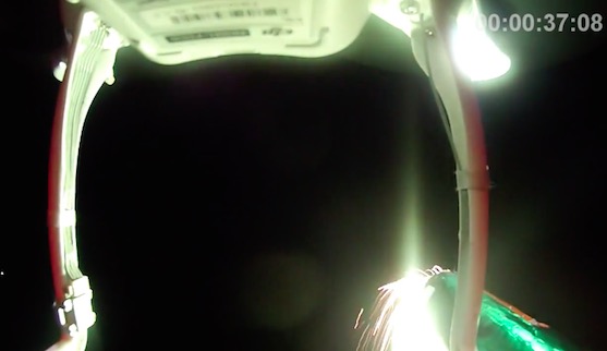 Hořící světlice - záběr z onboard kamery | Zdroj: droncentrum